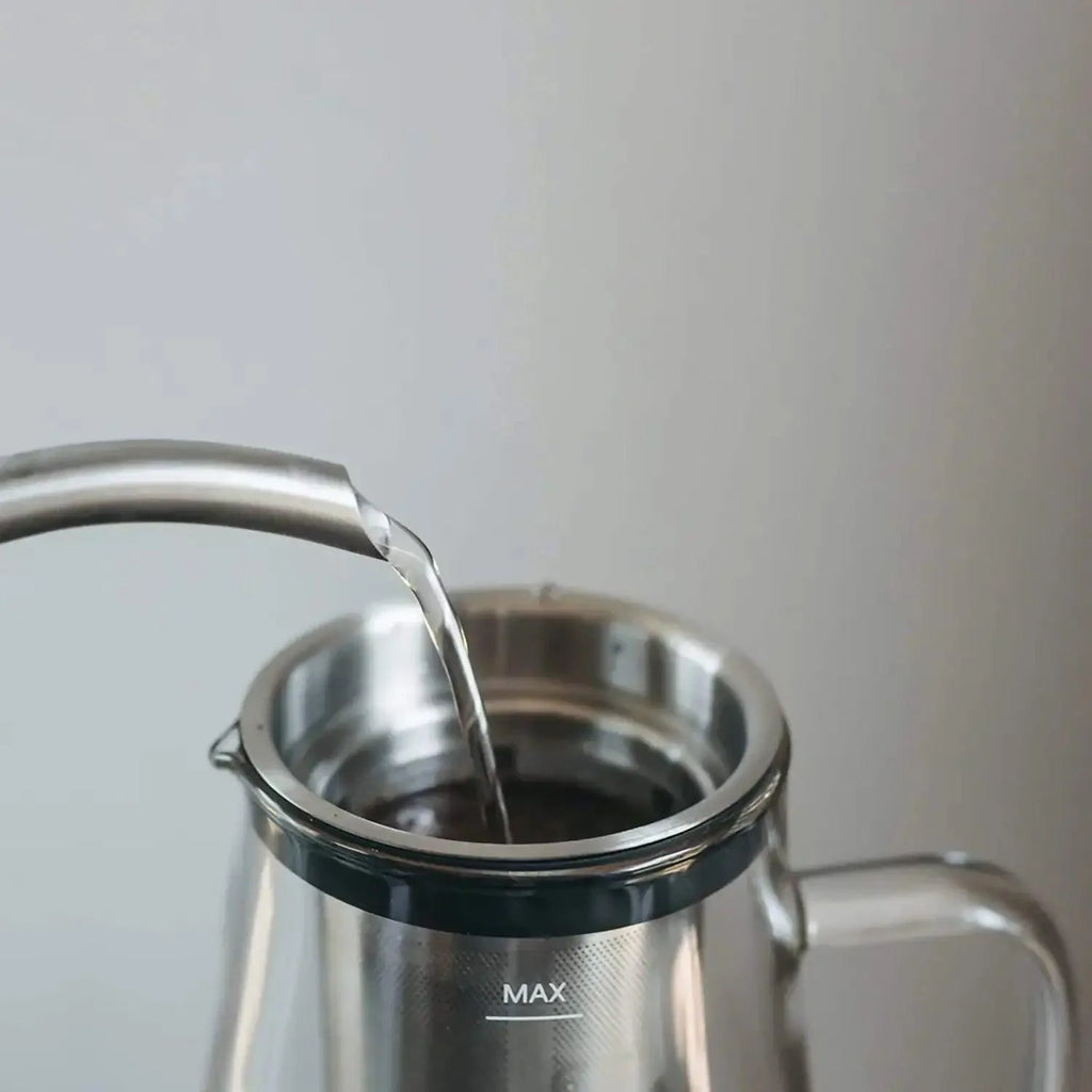 Ovalware glass cold brew coffee maker with stainless steel filter, view 11