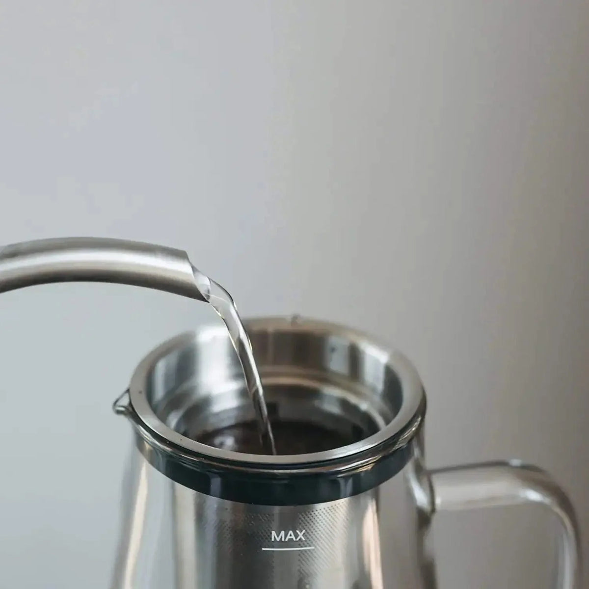 Ovalware glass cold brew coffee maker with stainless steel filter, view 11
