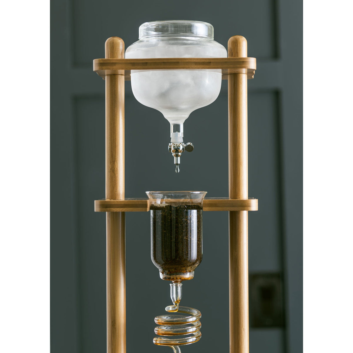 Yama Glass Cold Brew Tower – Bamboo Straight Frame – 6–8 Cup (32 oz)